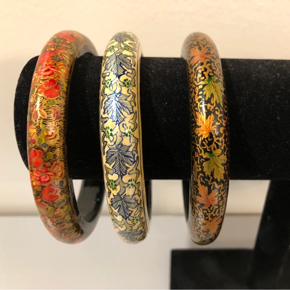 Floral Patterned Bangle Bracelet Set - Picture 2 of 5